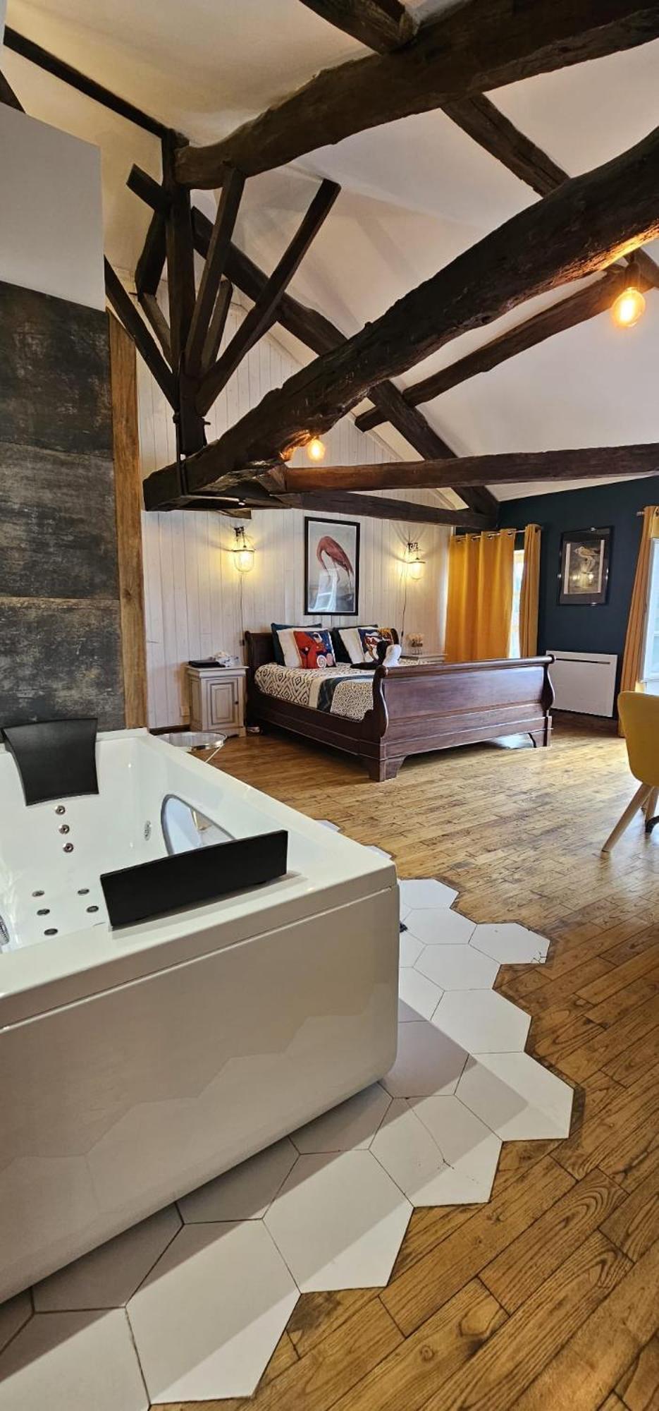 Suite Penthouse Romantique, Confolens, Charente Exterior foto