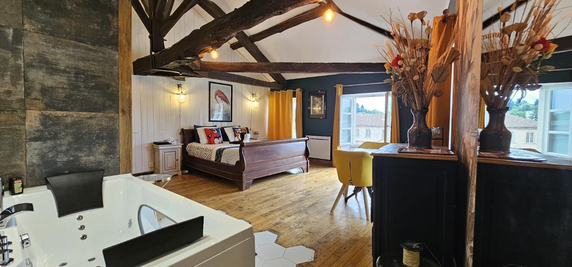 Suite Penthouse Romantique, Confolens, Charente Exterior foto